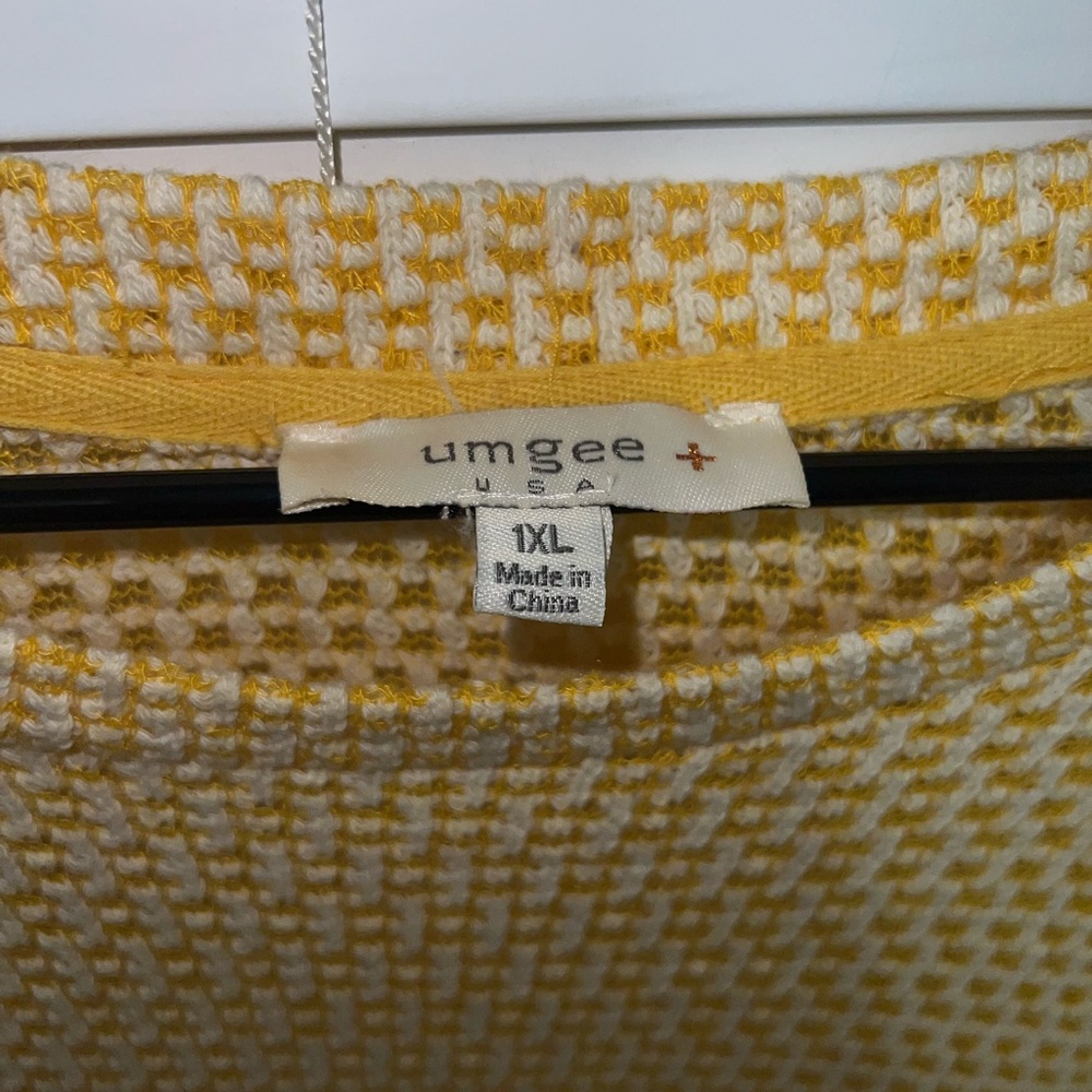 Umgee Yellow and White Knit Sweater - Picture 5 of 7